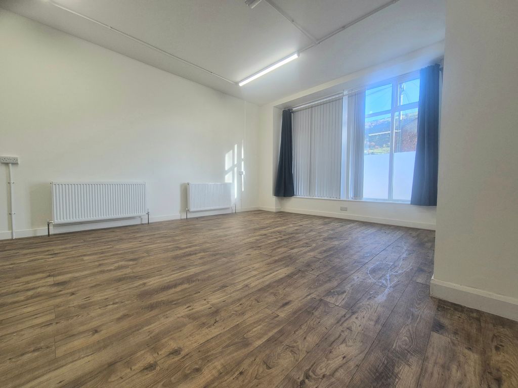 Property photo 3 of 11 Image