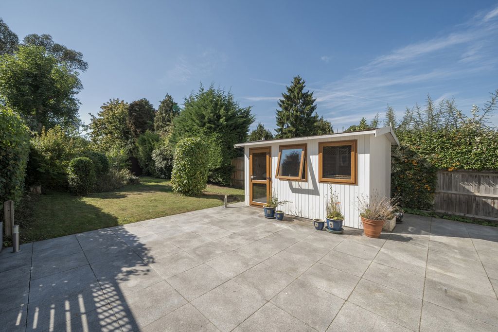 Property photo 2 of 22 1355889-22-68cd9E...