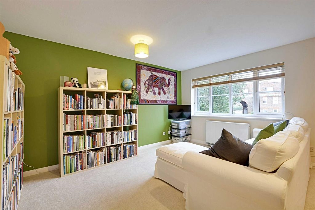 Property photo 2 of 11