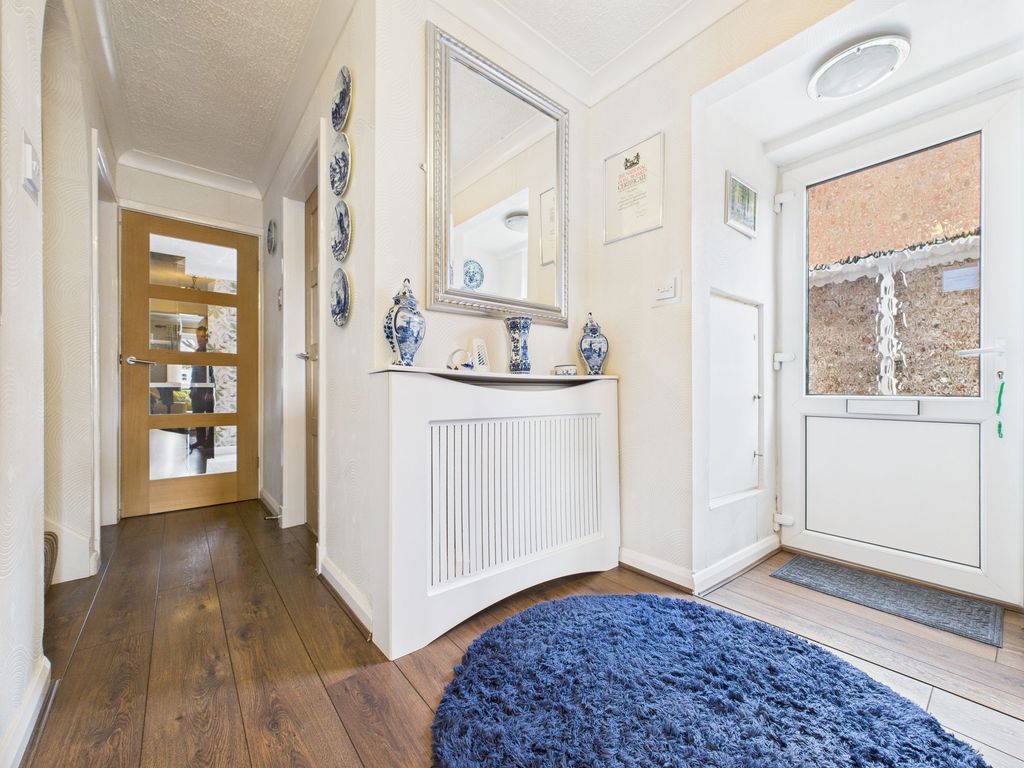 Property photo 2 of 20 Entrance Hall