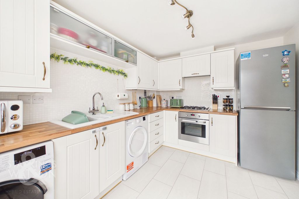 Property photo 3 of 26