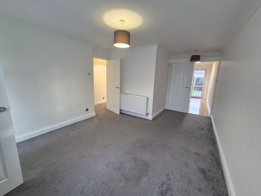 Property photo 2 of 7 Living Room