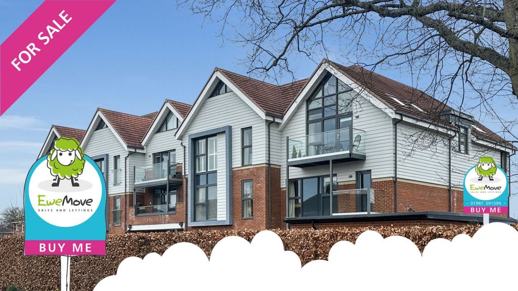 Property photo 1 of 13 Gated Secure Entrance To The Exclusive Fleur De Li