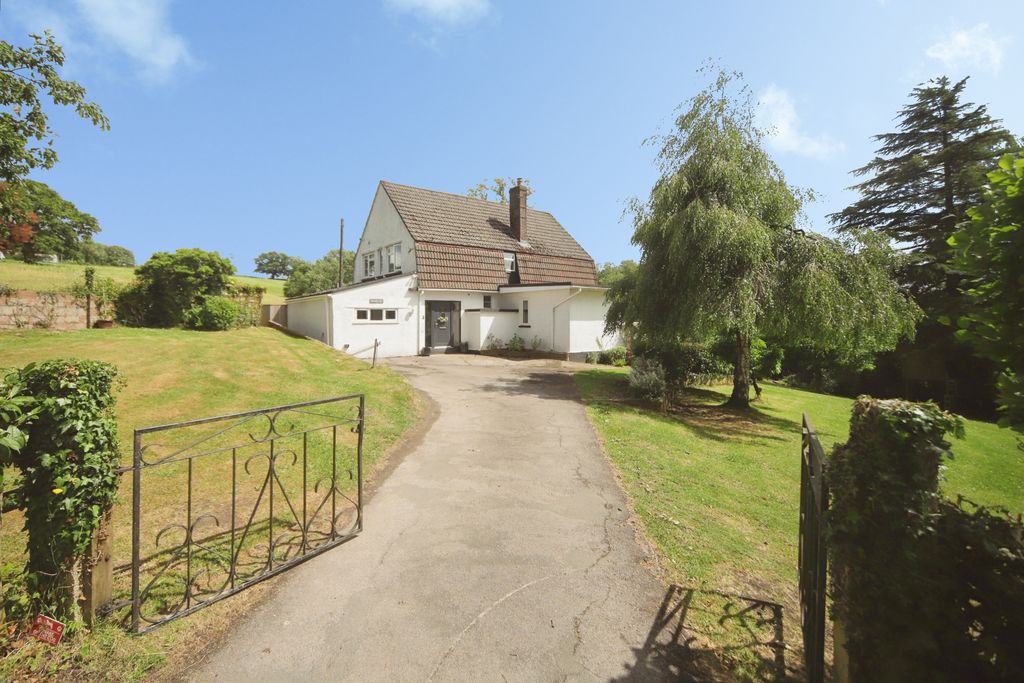 Property photo 3 of 27