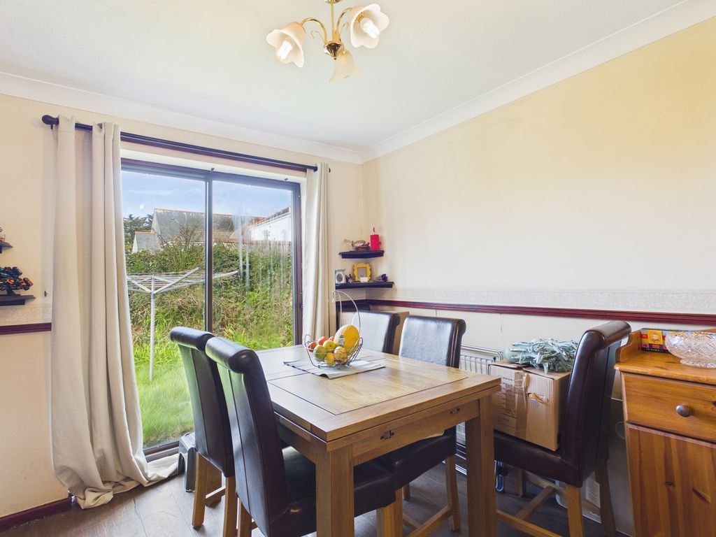 Property photo 3 of 11 Dining Area