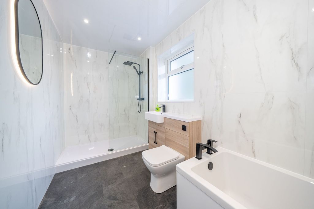 Property photo 2 of 41 Bathroom