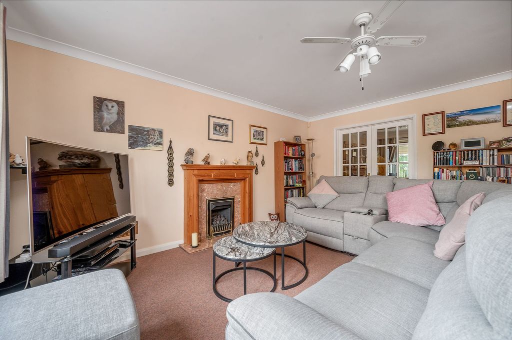 Property photo 3 of 23
