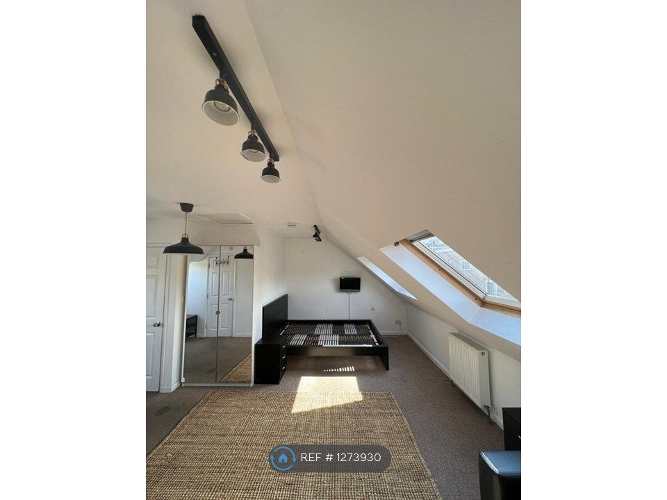 Property photo 2 of 5 Room