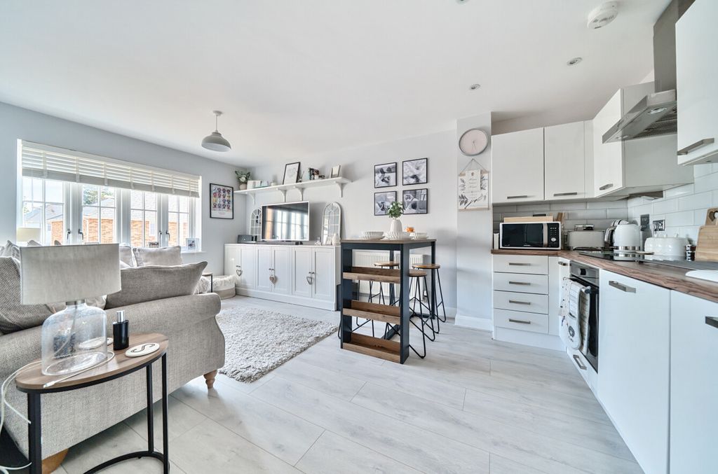 Property photo 2 of 26 1316104-15-685d9A...