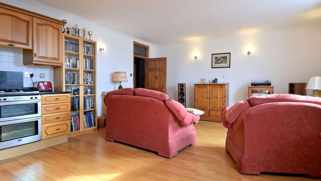 Property photo 2 of 13