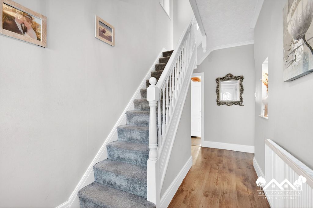 Property photo 2 of 41