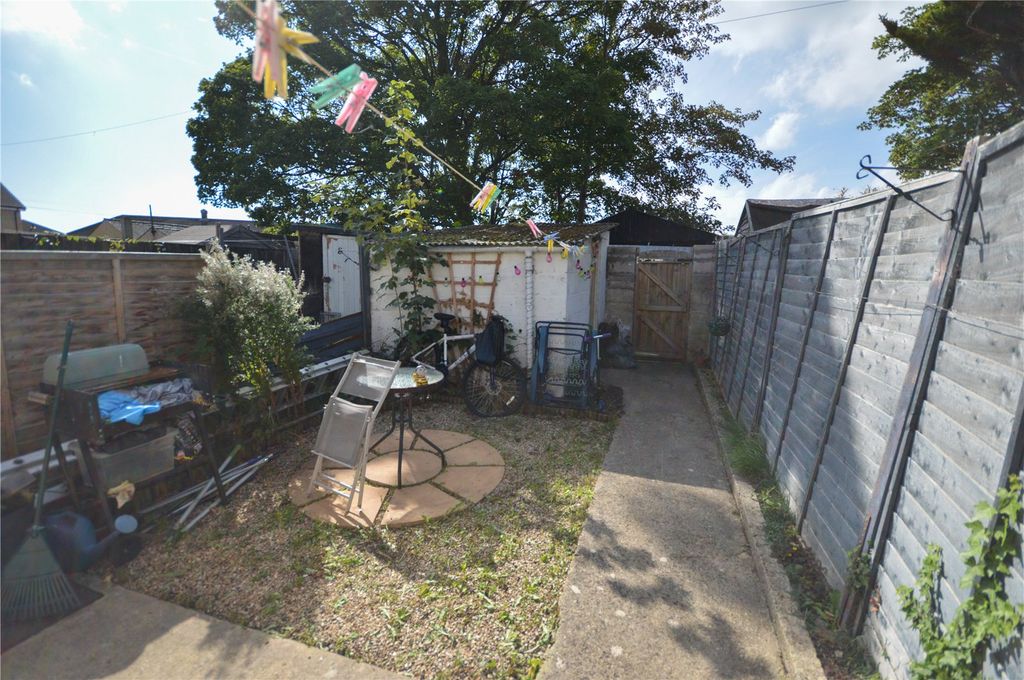 Property photo 3 of 9 Garden