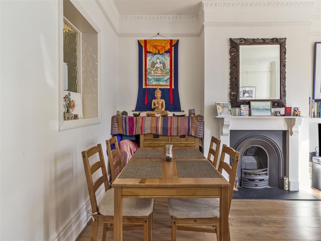 Property photo 3 of 14 68, Richmond Road Worthing, Bn11 4Af-003.Jpg