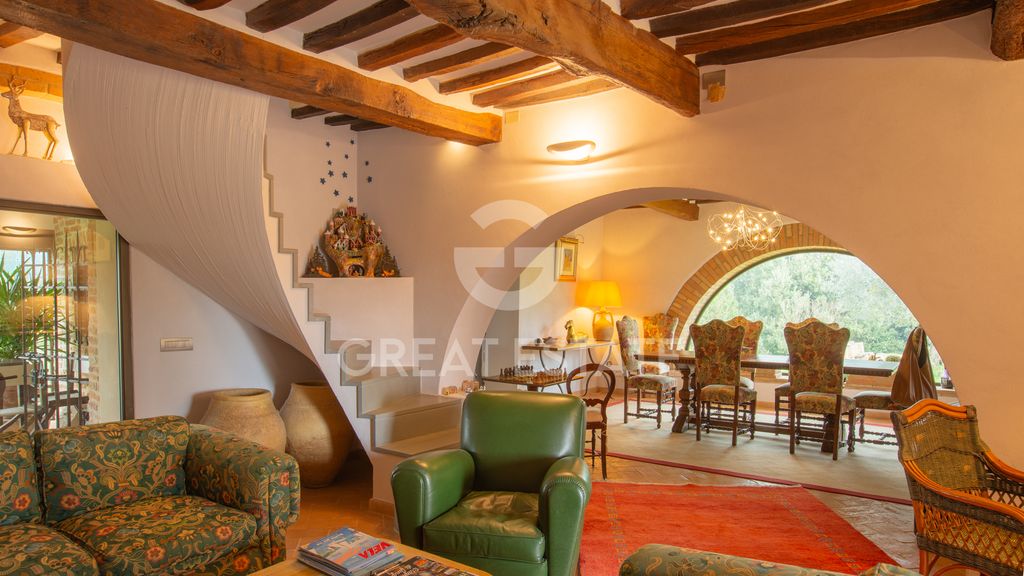 Property photo 2 of 12 Interiors