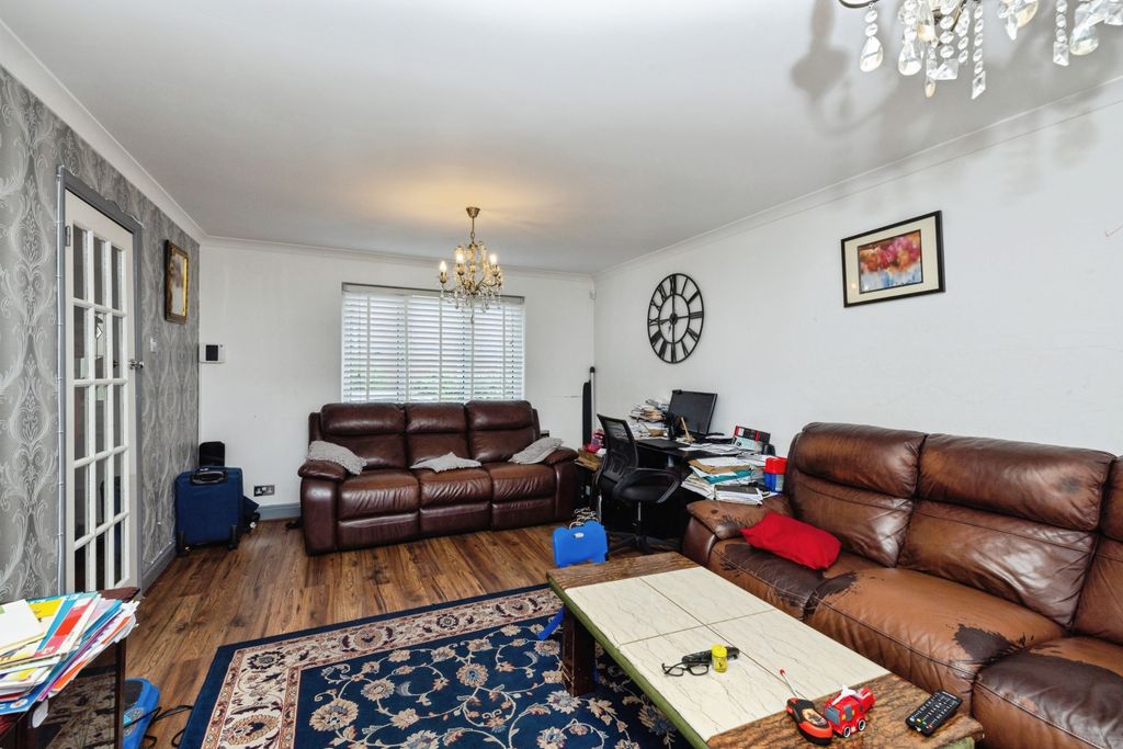 Property photo 3 of 20