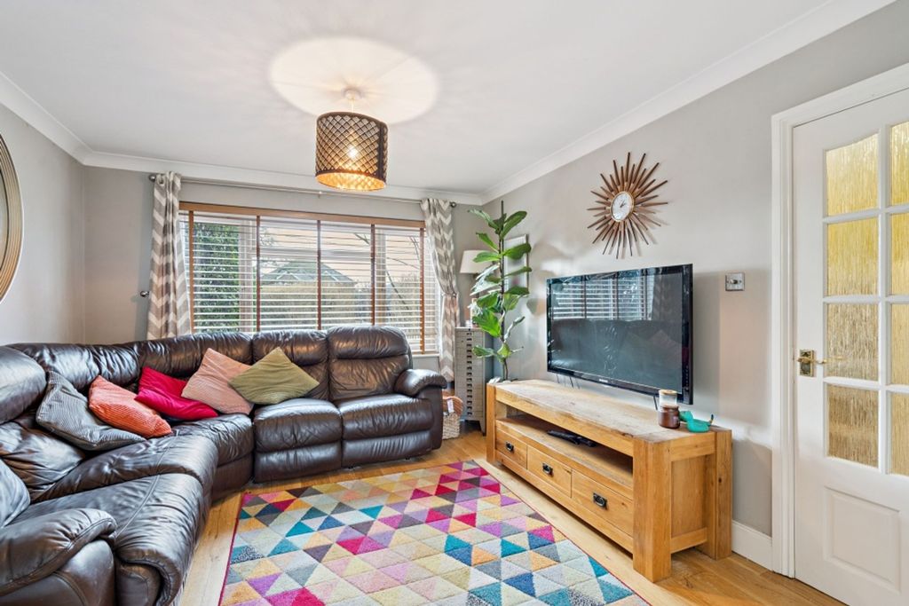 Property photo 3 of 28 Sitting Room