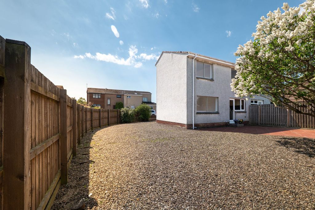 Property photo 2 of 31