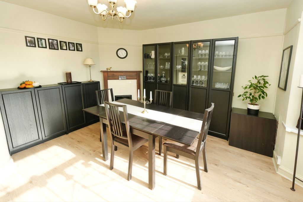 Property photo 3 of 18 Dining Room