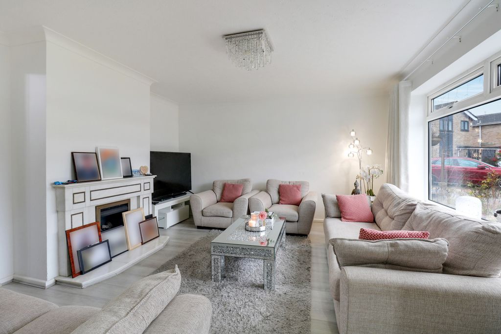 Property photo 2 of 15 Lounge