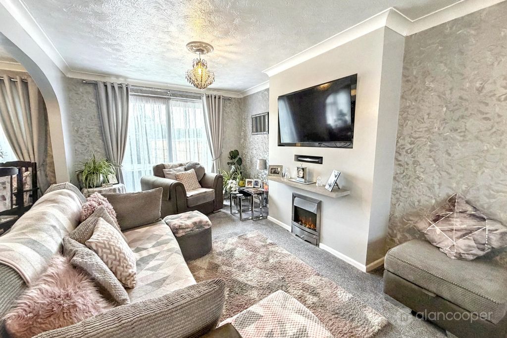 Property photo 3 of 26 5565424