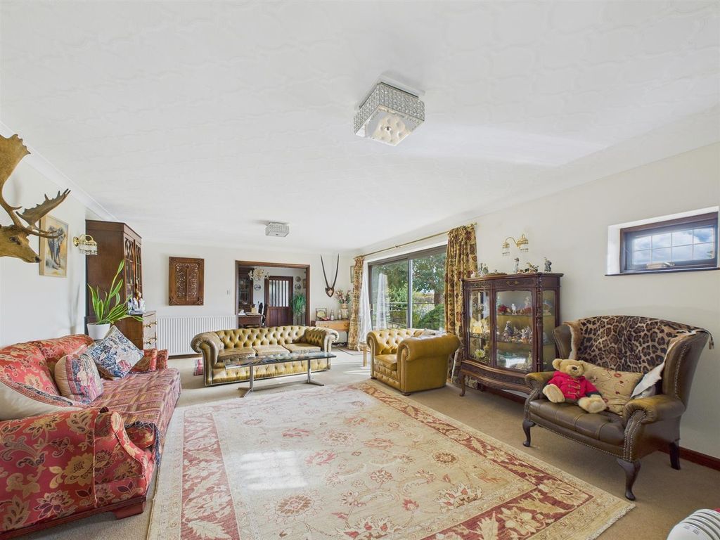 Property photo 3 of 36 Cam03972G0-Pr0162-Still013.Jpg