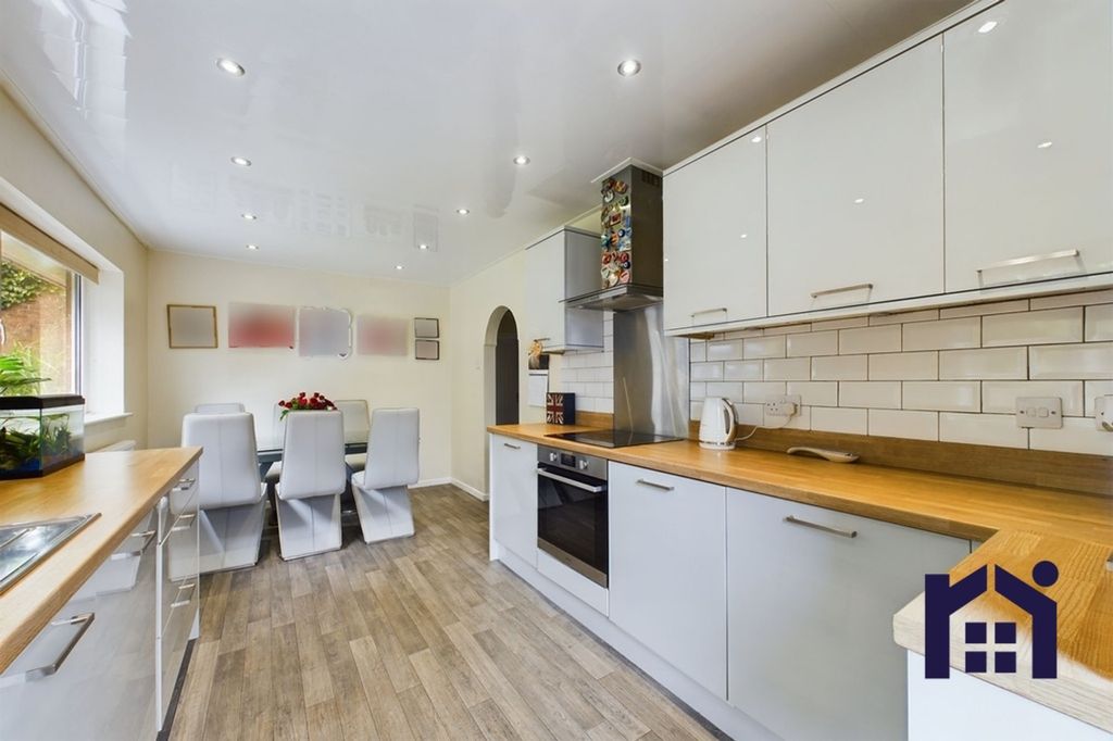 Property photo 2 of 23 Dining Kitchen