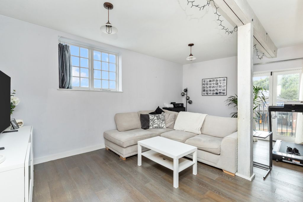 Property photo 3 of 10 4528783