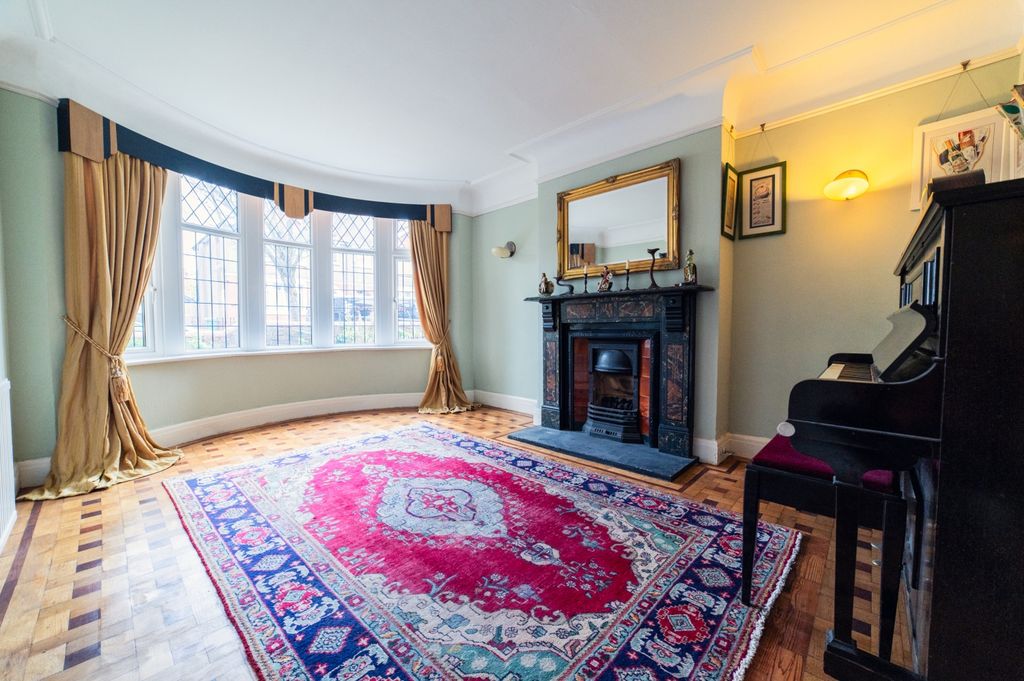 Property photo 2 of 43 Award-Winning Media Team On Every Listing_3