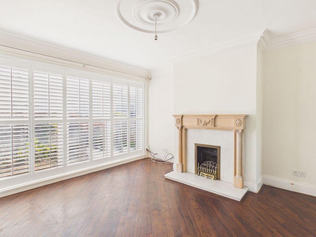 Property photo 2 of 15 Lounge