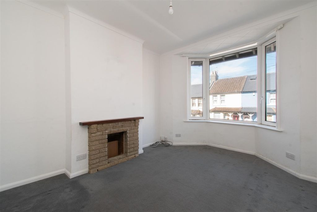 Property photo 2 of 17 Living Room