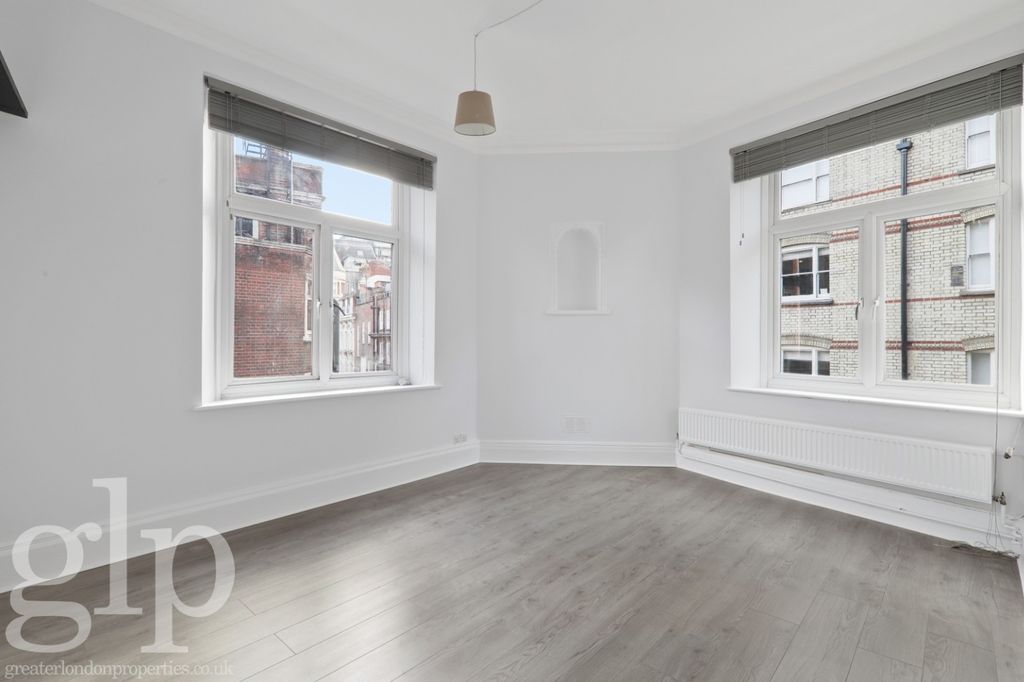 Property photo 3 of 12 988875