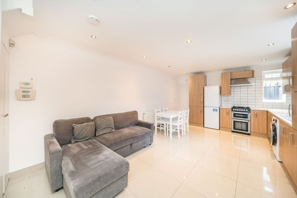 Property photo 2 of 5
