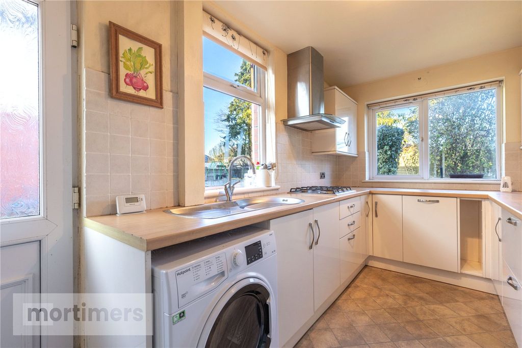 Property photo 2 of 17 Kitchen