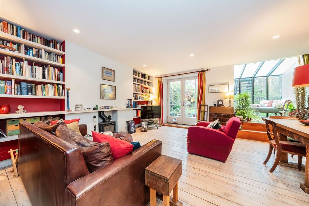 Property photo 2 of 12