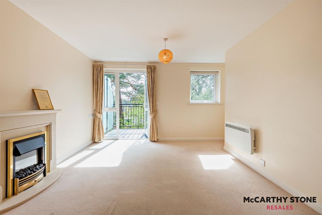 Property photo 3 of 29 8592039-Interior08-800.Jpg
