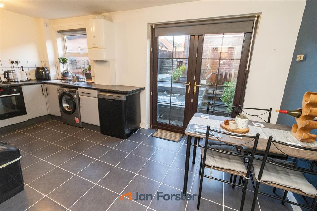Property photo 3 of 11 Kitchen Dining Room