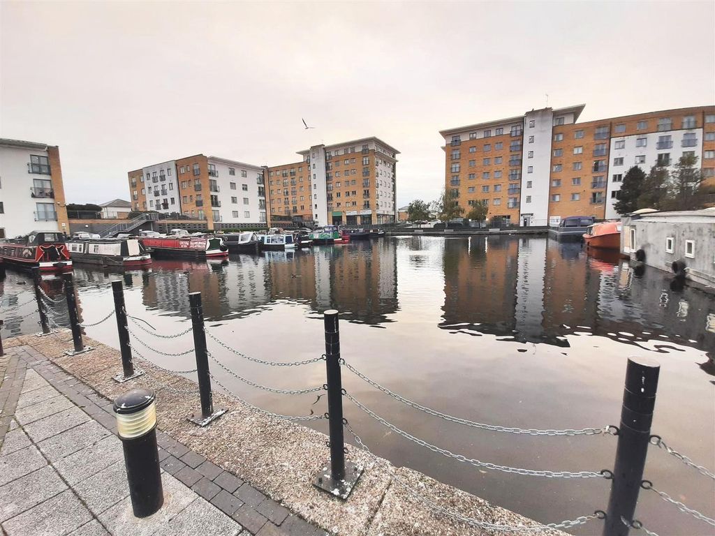 Property photo 3 of 14 Marina