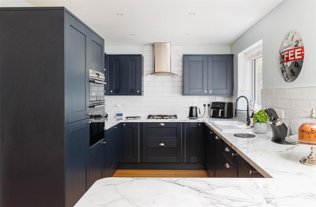 Property photo 1 of 31