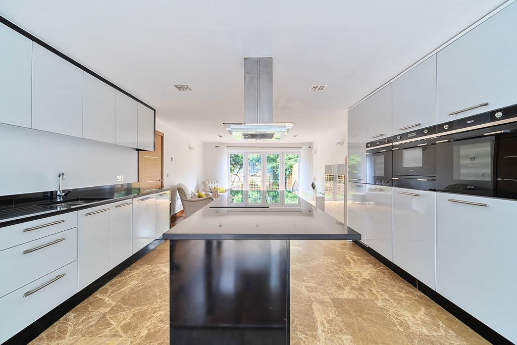 Property photo 2 of 42 1302907-2-6841A40...