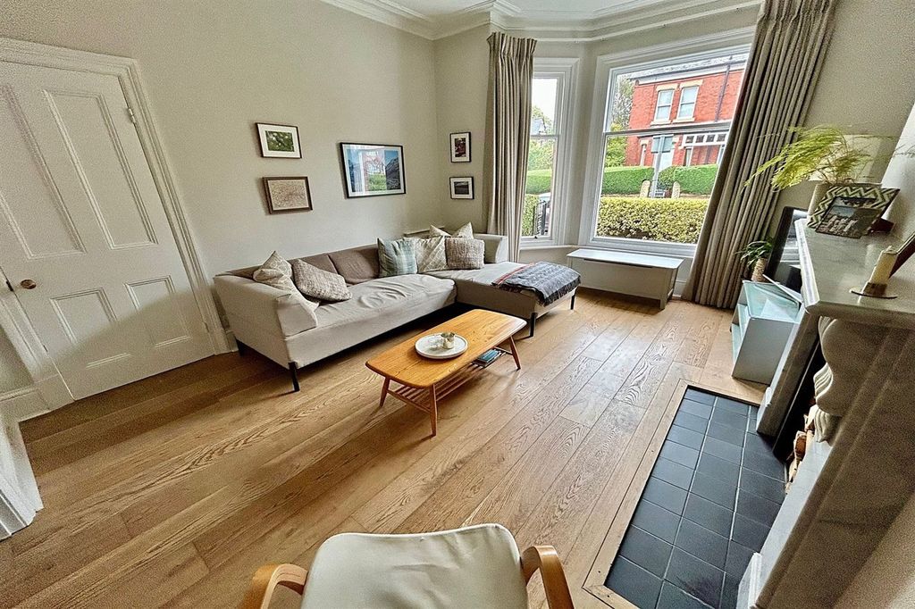 Property photo 3 of 23 Living Room