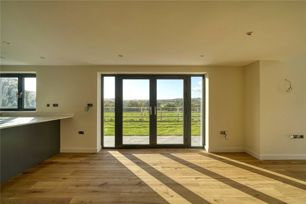 Property photo 3 of 23 Picture No. 02