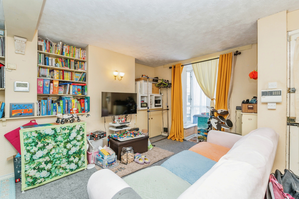 Property photo 3 of 12