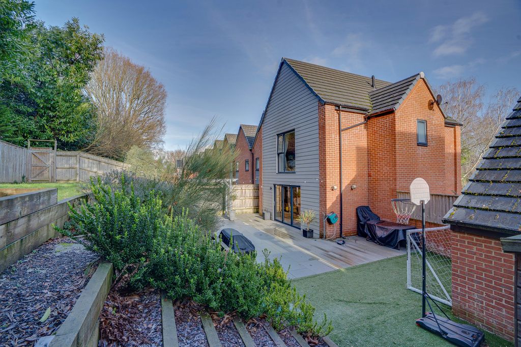 Property photo 3 of 25