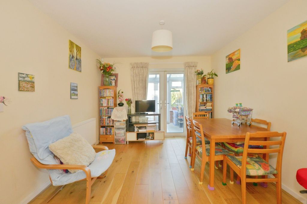 Property photo 3 of 18 Pbox-Img.Jpg