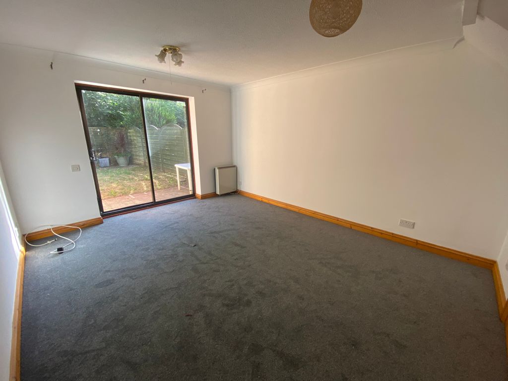 Property photo 3 of 13 Lounge
