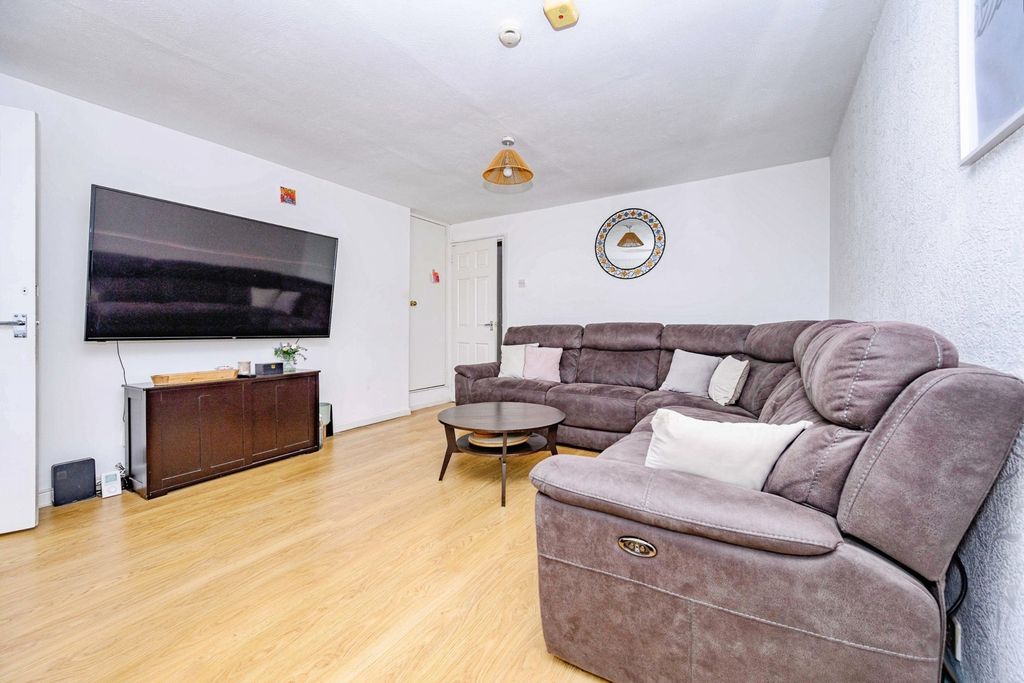 Property photo 2 of 9 Pbox-Img.Jpg