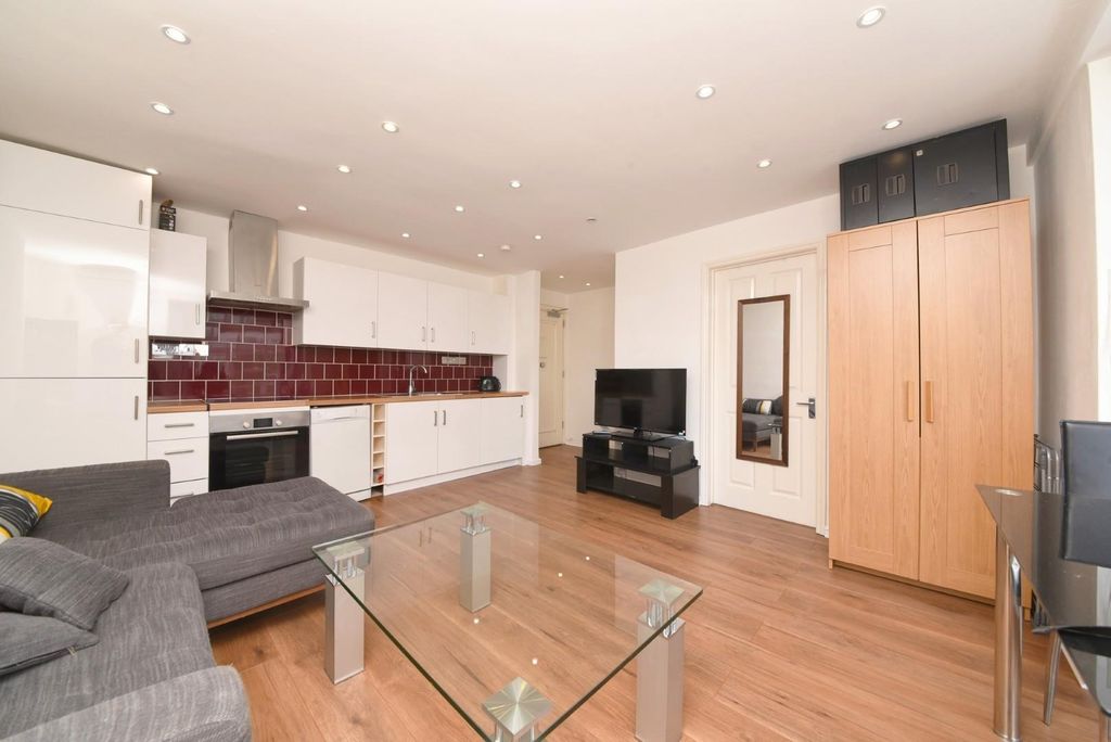 Property photo 2 of 8