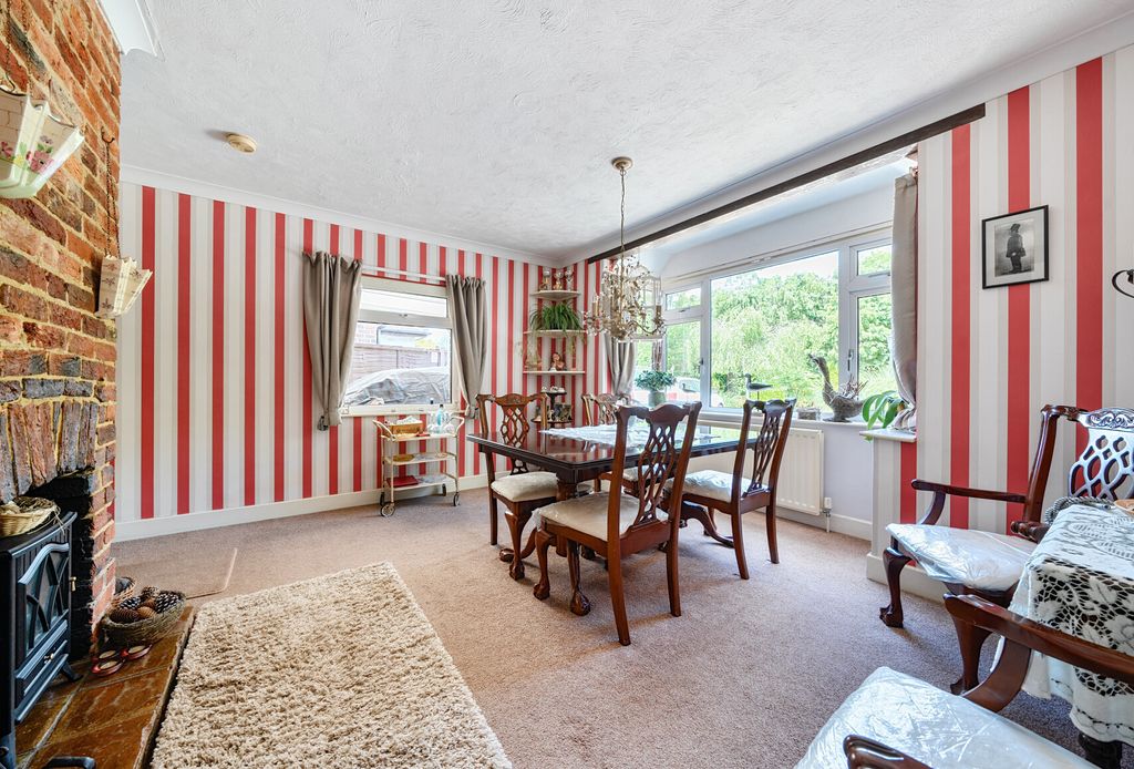 Property photo 2 of 16 1315929-12-686680...