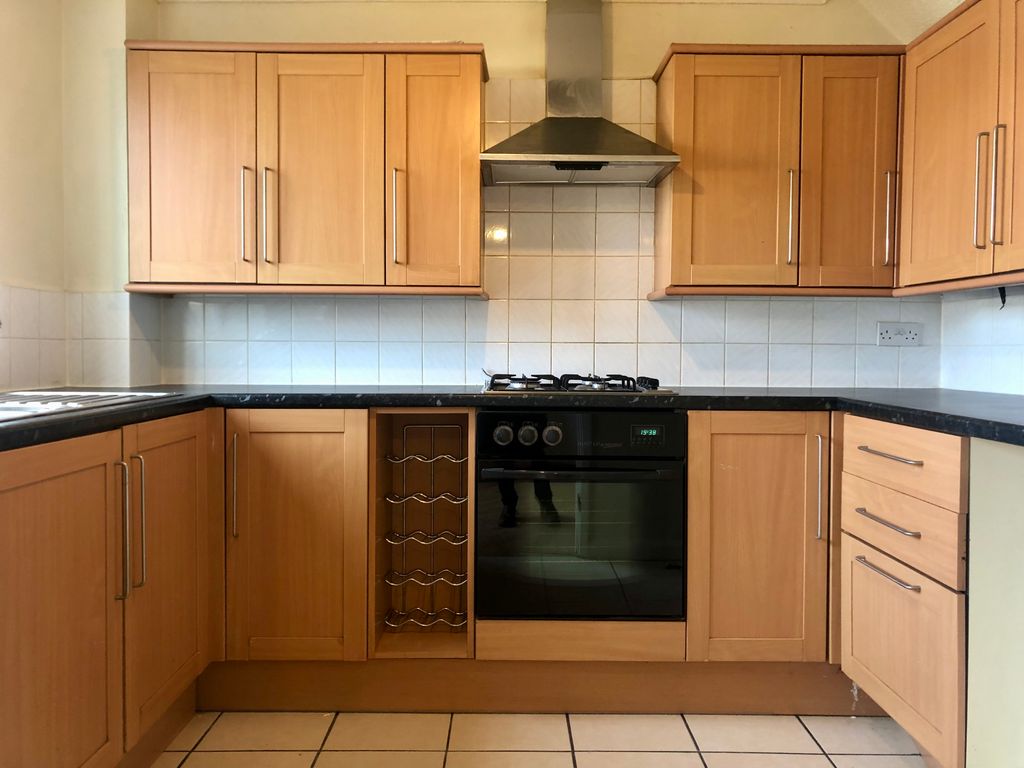 Property photo 2 of 9 Kitchen