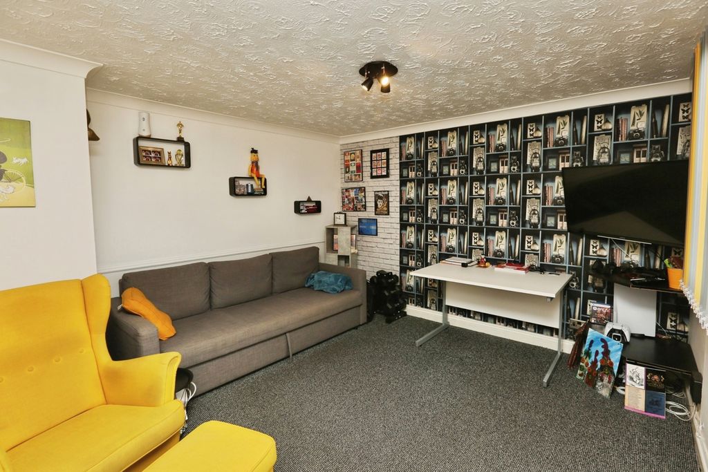 Property photo 2 of 16 Photo